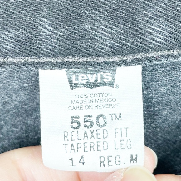 Vintage 90s Levi's 550 Women's Relaxed Fit Tapered Leg Black Denim Jeans Size 14 - Picture 6 of 7